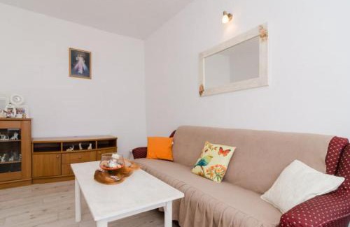 Gruz House | Ideal Ivo Guest House: Family-Friendly with Kitchen Access