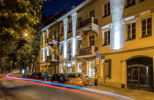 Old Town Hotel | Comfortable Ivolita Vilnius: Family-Friendly with Breakfast