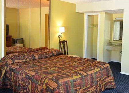 Green Brook Hotel | Ivory Tower Motor Inn Green Brook