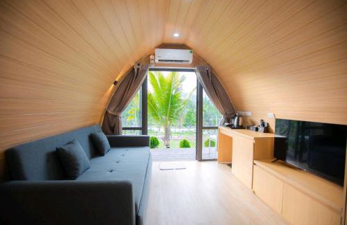 Luong Son Resort | Ivory Villas and Resort: Family-Friendly with Pool Access