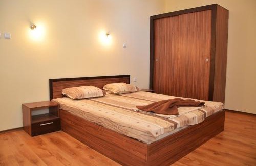 Golden Sands Apartment | Pet-Friendly Ivtour Apartments in Yalta - Highly Rated Stay