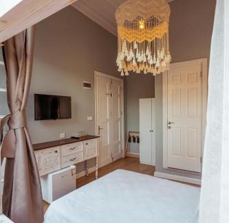 Ayvalik City Center Hotel | Cozy Ivy Ayvalık Butik Otel with Restaurant and High Ratings