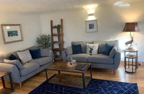 Aberfeldy House | Inviting Ivy Cottage in Aberfeldy - Ideal for Families