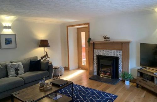 Aberfeldy House | Inviting Ivy Cottage in Aberfeldy - Ideal for Families