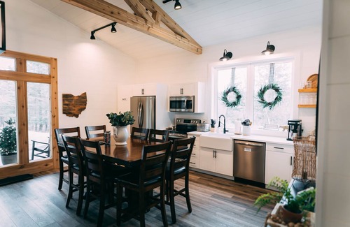 Logan Cabin | Experience Ivy Cottage: Spa, Hot Tub & Perfect Reviews