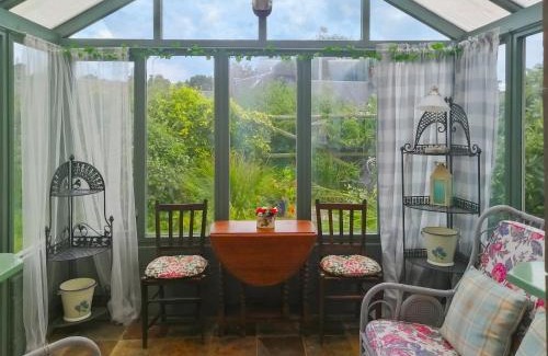Crieff House | Cozy Ivy Cottage: Pet-Friendly Retreat with 9.5/10 Rating