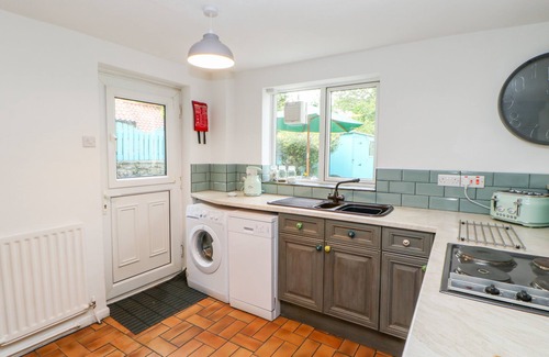 Headlam Cottage | Cozy Ivy Cottage: Pet-Friendly Stay with Breakfast Included