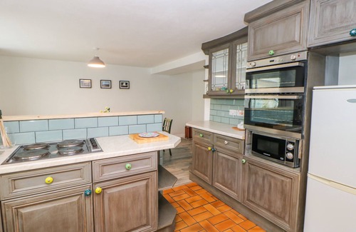 Headlam Cottage | Cozy Ivy Cottage: Pet-Friendly Stay with Breakfast Included