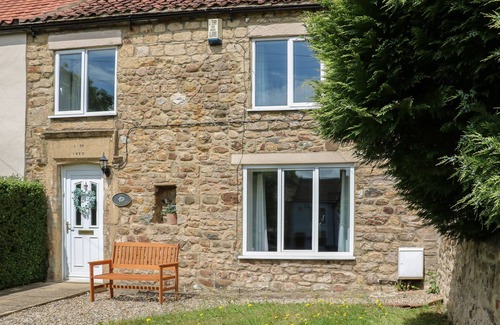 Headlam Cottage | Cozy Ivy Cottage: Pet-Friendly Stay with Breakfast Included