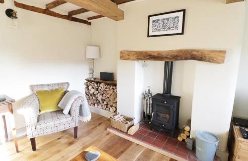 Hay-on-Wye House | Experience Ivy Cottage: Pet-Friendly 5-Star Retreat