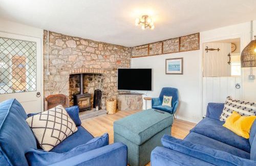 Maudlam House | Cozy Ivy Cottage: Family and Pet-Friendly Retreat