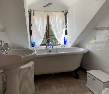 Tregadillett House | Ivory Cottage: 4-Star Stay with Family-Friendly Amenities