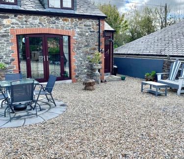 Tregadillett House | Ivory Cottage: 4-Star Stay with Family-Friendly Amenities