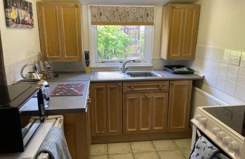 Stow Bardolph Apartment | Welcoming Ivy Cottage: Pet & Child-Friendly Retreat