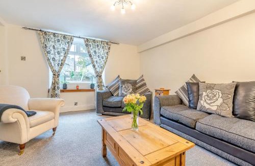 Eastgate House | Discover Ivy Cottage: Family & Pet Friendly Retreat