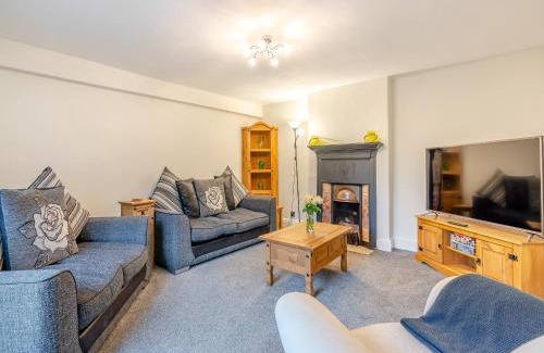 Eastgate House | Discover Ivy Cottage: Family & Pet Friendly Retreat