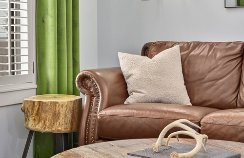 Dripping Springs Cottage | Experience Ivy Cottage: Scenic Hill Country Getaway!