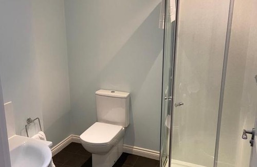 Dyce House | Highly Rated Ivy Cottage - Family-Friendly Accommodation