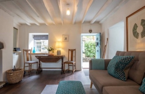 Dolgellau House | Highly Rated Ivy Court Cottage: Pet-Friendly & Family Ready