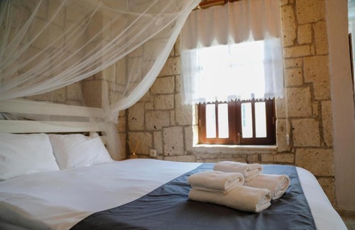 Tokoglu Bed & Breakfast | Discover Ivy House Loca Alaçatı: Pet-Friendly Retreat