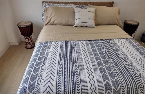 Porto-Novo House | Inviting Ivy Residence: 4BR, Family-Friendly Retreat