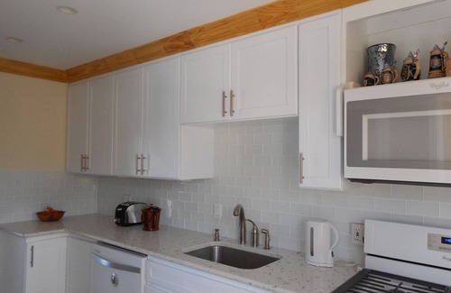 Gambier House | Discover Ivy May’s Beachhouse: 10/10 Ocean View Getaway