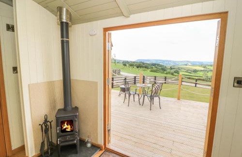 Rhayader House | Explore Ivy's Way: Pet-Friendly Stay with 4-Star Comfort