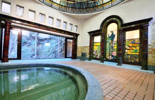 Fujisawa Hotel | Relaxing Iwamotoro: Enjoy Pool, Hot Tub & Family Fun