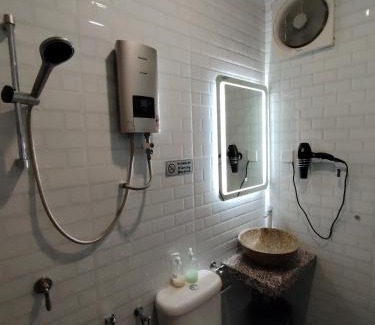 Taman Cempaka House | Family-Friendly IX Hotel Cempaka: Ideal for 4 Guests