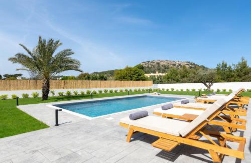 Filerimos Villa | Experience Ixian Memory: Oceanfront Bliss & Family Fun