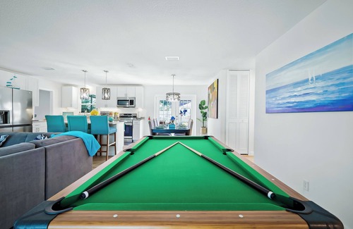 Melbourne House | Experience Ixora6: Heated Pool & Steps to Beach Bliss