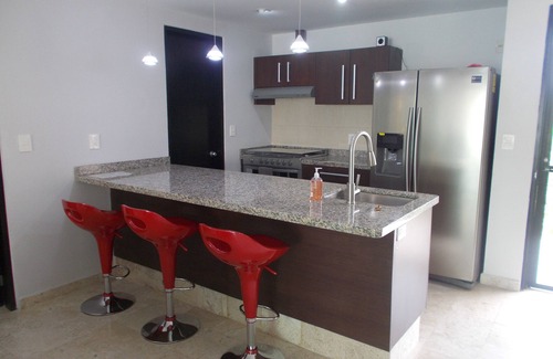 Ixtapa Condo | Ideal Ixtapa Condo: Steps from Beach, Golf & Attractions