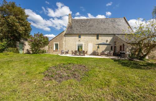 Cricqueville-en-Bessin House | Discover Izéla: Family-Friendly Hotel with Pool & High Ratings