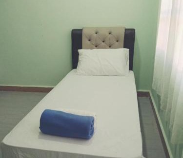 Kampung Nail Hotel | Budget-Friendly Stay at IZ Budget with Breakfast Included