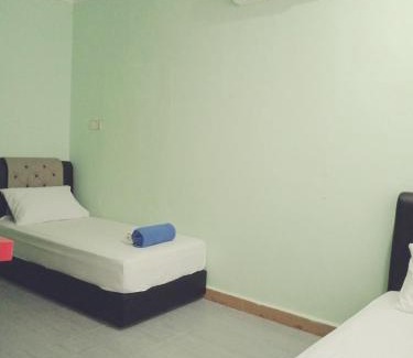 Kampung Nail Hotel | Budget-Friendly Stay at IZ Budget with Breakfast Included