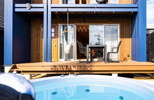 Minami-komatsu Villa | Discover IZA近江舞子: Family-Friendly Retreat with Hot Tub