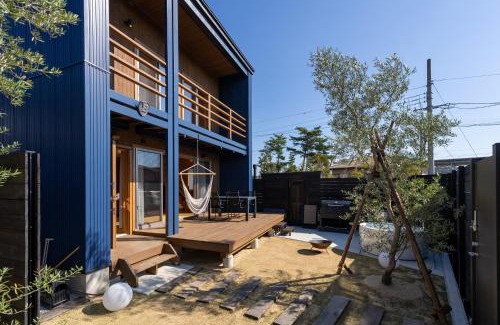 Minami-komatsu Villa | Discover IZA近江舞子: Family-Friendly Retreat with Hot Tub
