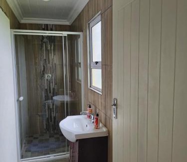East London Apartment | Cozy Izibusiso Guest Room: Family-Friendly with Breakfast