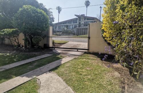 East London Apartment | Cozy Izibusiso Guest Room: Family-Friendly with Breakfast