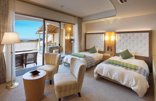 Toba Hotel | Discover Izumigo Hotel Altia Toba: Pool, Spa & Dining Awaits