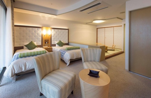 Toba Hotel | Discover Izumigo Hotel Altia Toba: Pool, Spa & Dining Awaits