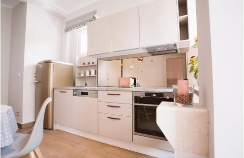 Bacvice Apartment | Stunning Izzy Apartment: 4-Star Oceanfront Retreat