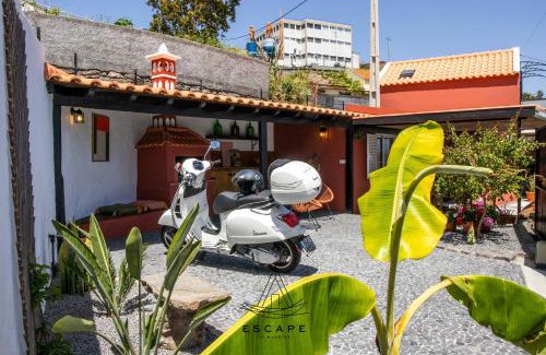 Canhas House | Izzys Place by ESCAPE to Madeira