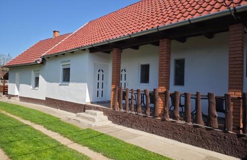 Bogacs House | Cozy Jázmin Vendégház in Bogács with Family-Friendly Amenities