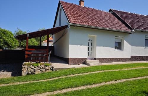 Bogacs House | Cozy Jázmin Vendégház in Bogács with Family-Friendly Amenities
