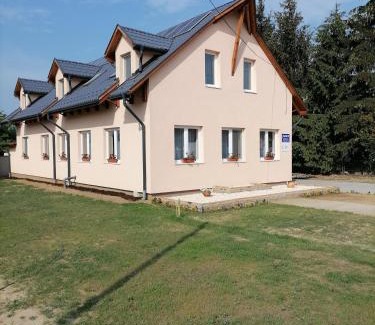 Nyirlovo House | Top-Rated Jázmin Vendégház: Family-Friendly & Accessible