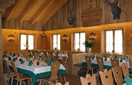 Cortina d'Ampezzo House | Experience Jägerhaus Agriturismo: Oceanfront Getaway Awaits