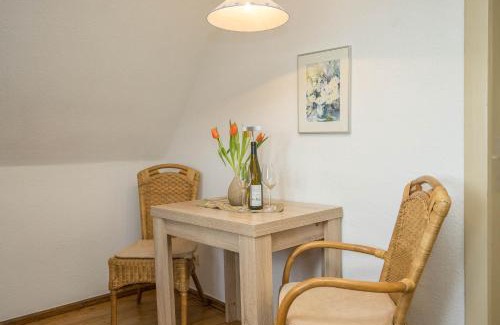 Großjena Apartment | Welcoming Jägerhaus auf Schloss Neuenburg: Pet-Friendly Retreat