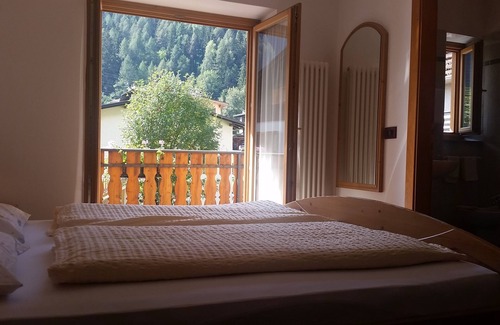 Pellizzano House | Jägerhaus: Guest Rated 10/10 with Family-Friendly Amenities
