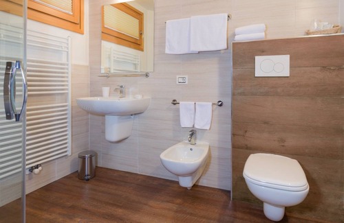 Pellizzano House | Jägerhaus: Guest Rated 10/10 with Family-Friendly Amenities